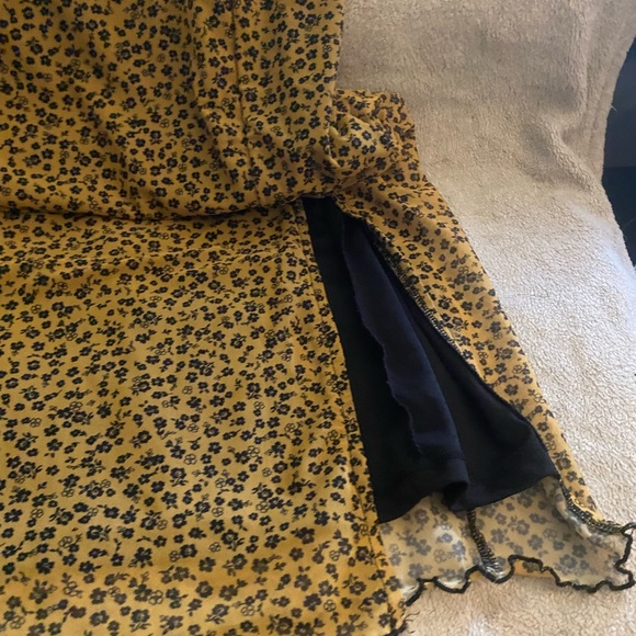 H&M- Ladies knee length skirt - Picture 7 of 11